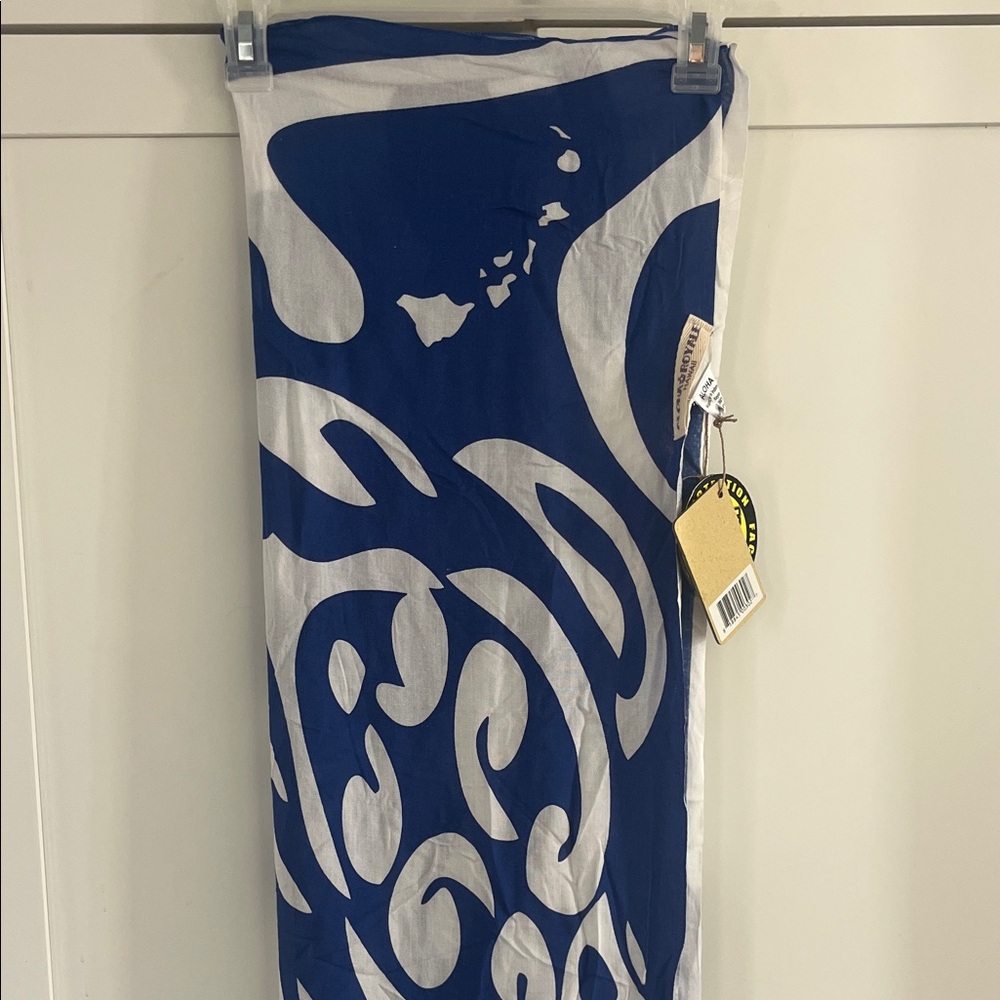 NWT Aloha Royale Blue and White Print Swim Sarong 49” by 70” with Clasp